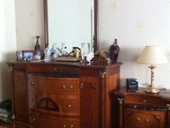 Продаем спальный гарнитур производства Италии, Массив дерева,  Бронзовые вставки!Состояние идеальное!Это не мдф и не шпон, а ценные породы дерева по цене российской в Астрахани