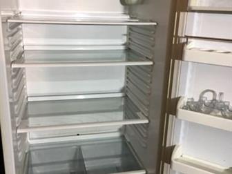 Холодильник Атлант высокий, двухкамерный, двухмоторный в хорошем полностью рабочем состояние с завода, не ремонтировался ни разу , холодит и морозит как положено, в Краснодаре