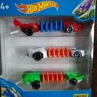  Hot Wheels,  3 