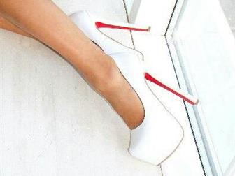      christian louboutin  33  33025650  --