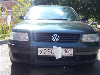  Volkswagen Passat -- 