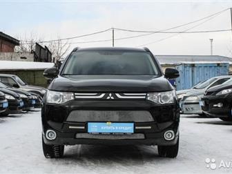         - 1 , Mitsubishi Outlander,   Crystal Motors    