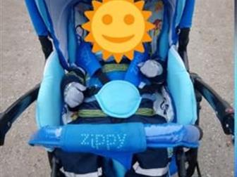 Продам коляску детскую Tutis Zippy (3 в 1), с автомобильным креслом, б/у, в хорошем состоянии, цвет голубой,  Кресло-качели комнатные напольные, а также комбинезон в Уфе
