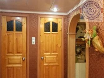 Продатся 2х-комнатная квартира одна из комнат разделена перегородкой с дверью, поэтому по факту в квартире 3 комнаты в самом центре города, в 2х минутах ходьбы от в Вологде