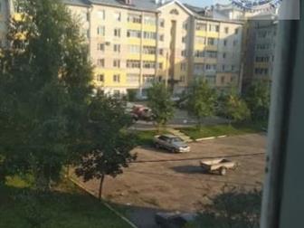 Продатся хорошая квартира,окна на обе стороны,  Балкон и лоджия, На при дворовой территории,за шлагбаумом есть парковочное место для стоянки автомобиля, Рядом находиться в Вологде